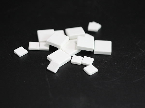 Mosaic alumina lining