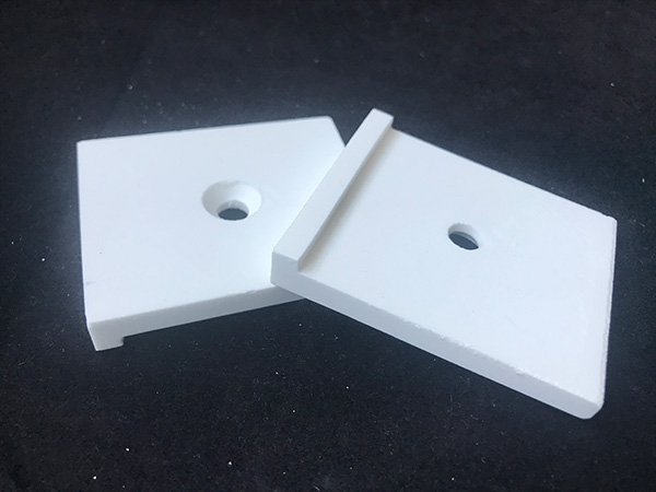 Perforated alumina lining plate